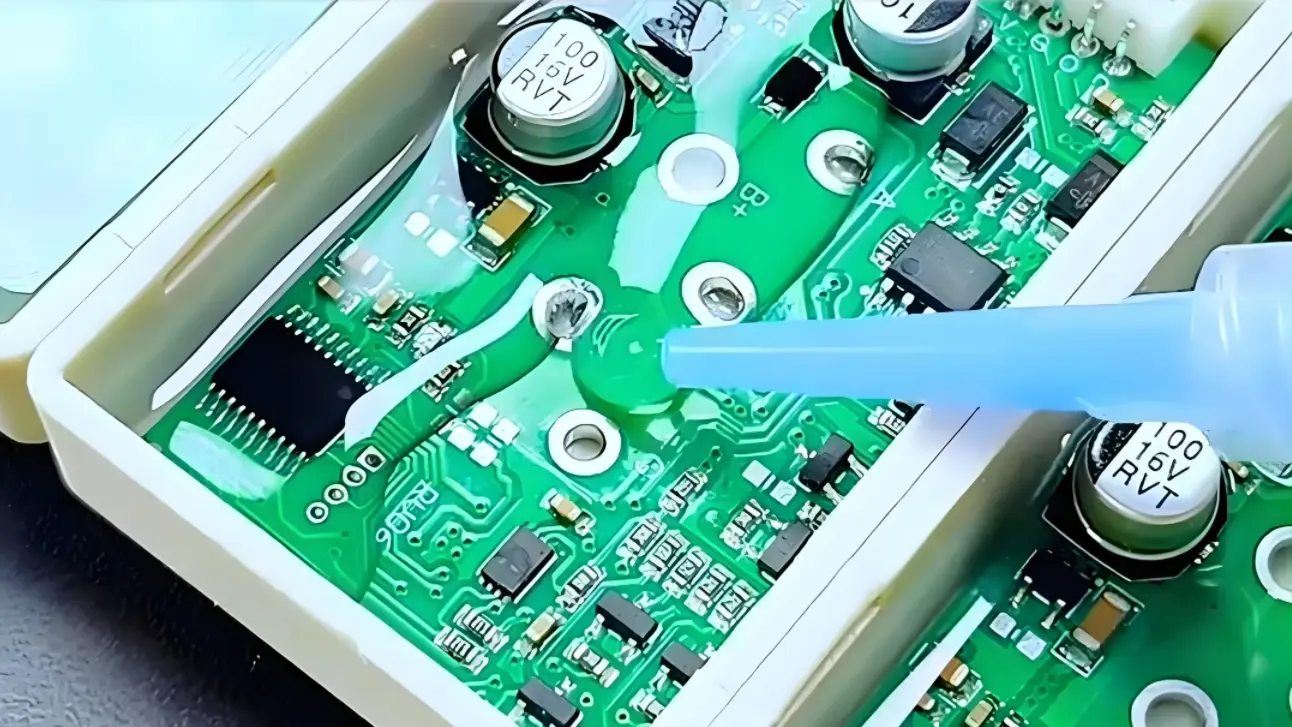 Application du HTPB dans l’empotage/encapsulation de matériaux électroniques